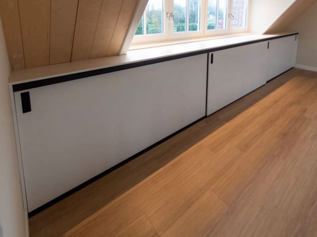 Kast voor een schuine wand | | 100% maatwerk Kast voor een schuine wand | | 100% maatwerk